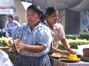 Dos_mujeres_con_masa_copy Dos_mujeres_con_masa_copy