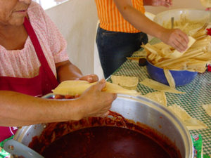 Doblando_los_tamales Doblando_los_tamales