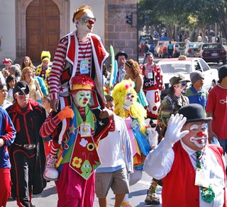 Payasos Desfilándose