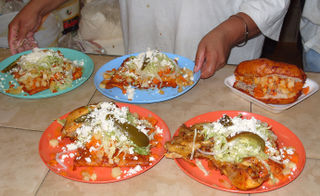 Pambazo y
enchiladas