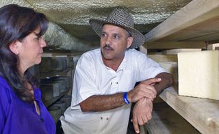Susana y Esteban en la cava Susana y Esteban en la cava