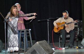 Betsy Concierto Indicando Guitarrista Betsy Concierto Indicando Guitarrista