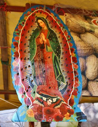 Nuestra Señora de Guadalupe con Cacahuates