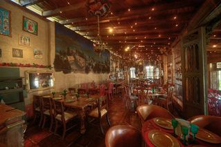 San Miguelito Salón con Mural de Pátzcuaro Memo Martínez San Miguelito Salón con Mural de Pátzcuaro Memo Martínez