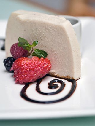 Azul Espuma con Frutas Rojas Azul Espuma con Frutas Rojas