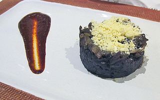 IZOTE 1 Timbal de Frijol con Morilla IZOTE 1 Timbal de Frijol con Morilla