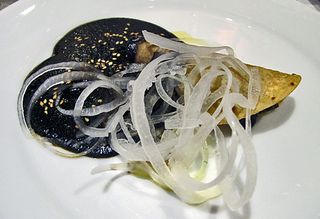 IZOTE 7 Enchiladas de Mole Negro IZOTE 7 Enchiladas de Mole Negro