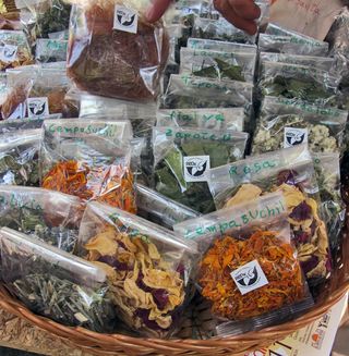 Mercado 100 Hierbas y Especias Mercado 100 Hierbas y Especias