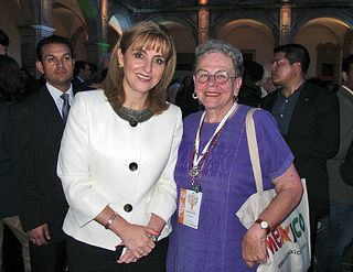 Feria Secretaria Gloria Guevara con Cristina