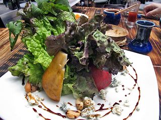 Azul Histórico 6 Ensalada de Pera y Roquefort Azul Histórico 6 Ensalada de Pera y Roquefort