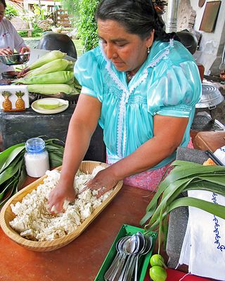 Zirita Benedicta Amasando Corundas Zirita Benedicta Amasando Corundas