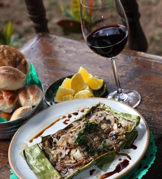 San Miguelito Pescado en Hoja de Plátano San Miguelito Pescado en Hoja de Plátano