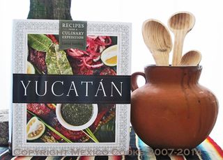 Yucatán Book with Olla