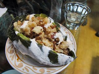 Zirita Chiles Rellenos con Uchepos 2