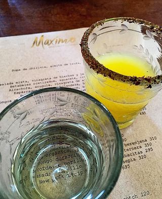 Máximo Mezcal con Jugo1 Máximo Mezcal con Jugo1