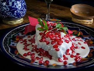 Chiles en Nogada Azul Histórico