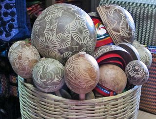 Oaxaca Benito Juárez Mkt 10 Jícaras y Sonajas