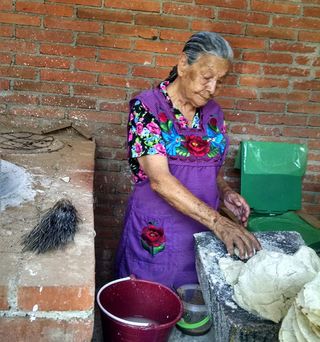 Celia su Mama? Haciendo Tortillas 2 Celia su Mama? Haciendo Tortillas 2