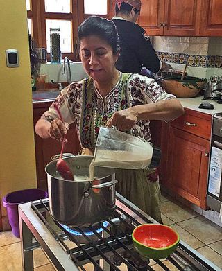 Clase Celia Pone Masa y Agua a la Sopa MC Clase Celia Pone Masa y Agua a la Sopa MC