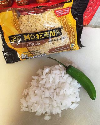 Fideos Lenguas con Cebolla Fideos Lenguas con Cebolla