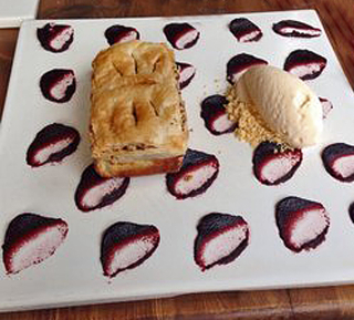 Nudo Baklava con Helado Nudo Baklava con Helado