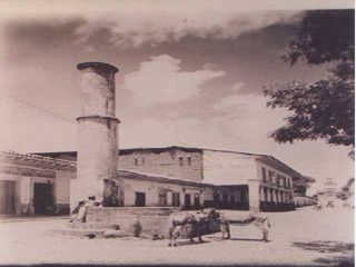 Plaza Chica Pátzcuaro con Torre Plaza Chica Pátzcuaro con Torre
