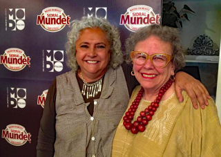 Laura Esquivel con Cristina 1A