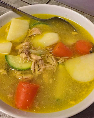 Caldo de Pollo Casera 1