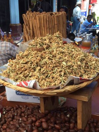 Ocotla?n Mercado Venta de Rosita y Semilla de Mamey MC