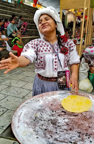 Mari?a del Carmen Hand Out