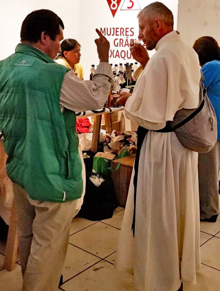 Padre Tomando Mezcal 1
