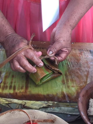 Tying Banana Leaf 1 Tying Banana Leaf 1