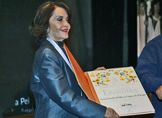 Ana Pellicer with the award