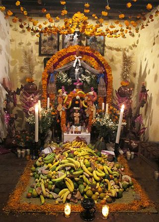 Muertos Altar Casero Nico