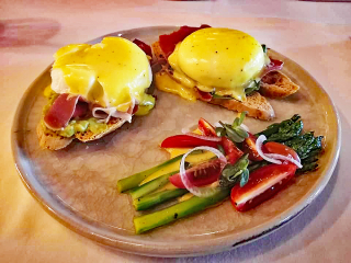 La Conspiracio?n Huevos Benedictinos La Conspiracio?n Huevos Benedictinos