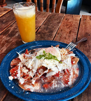 Abuelo Chilaquiles con Huevo 1 Abuelo Chilaquiles con Huevo 1