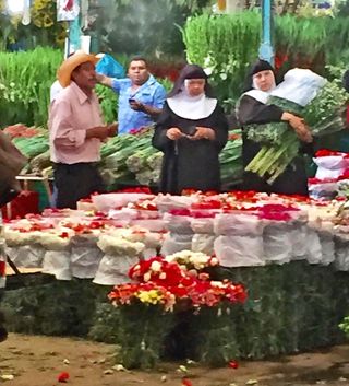 Mercado de Jamaica Nuns Mercado de Jamaica Nuns