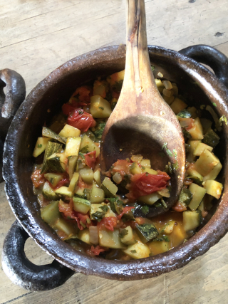 Thali?a Barrios Calabacitas Criollas con jitomate rin?o?n Thali?a Barrios Calabacitas Criollas con jitomate rin?o?n